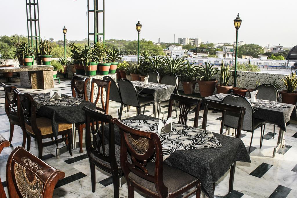 Hotel Arpit Palace Delhi  Exteriör bild