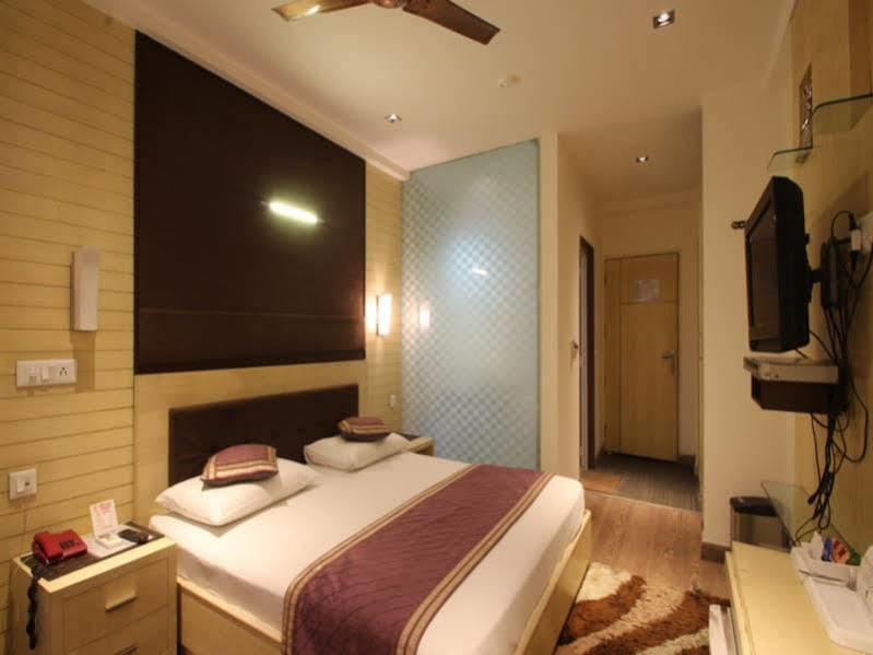Hotel Arpit Palace Delhi  Exteriör bild
